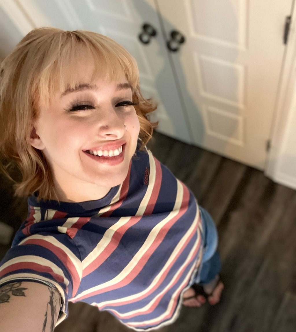 Юля привлекательная девушка из Уварово цена от 5000 руб