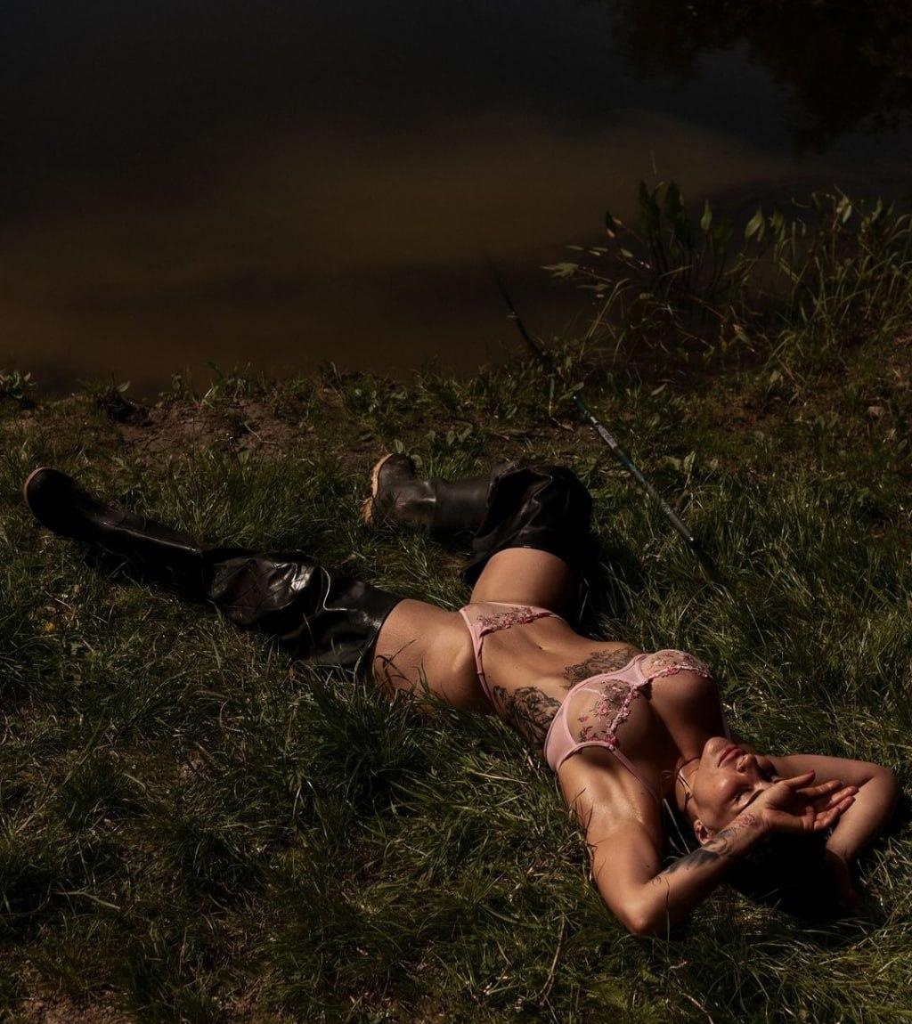 Юля привлекательная девушка из Уварово цена от 8000 руб