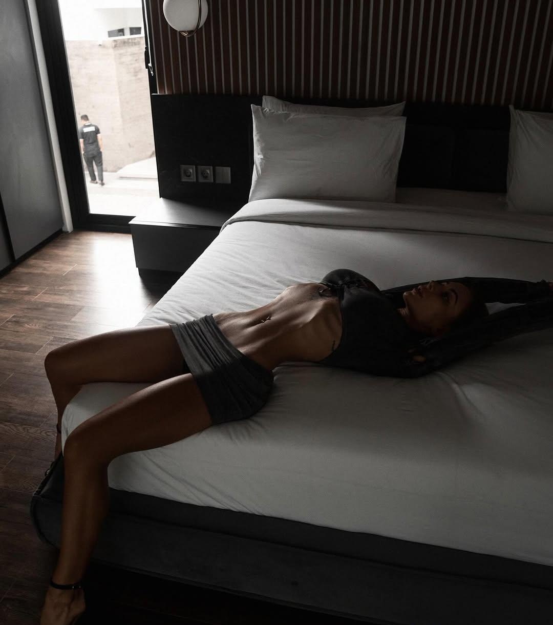 Виктория привлекательная девушка из Уварово цена от 10000 руб